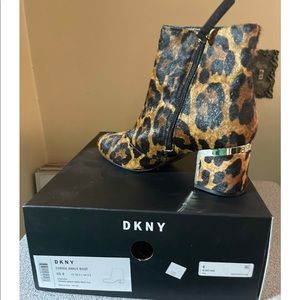 DKNYC ANKLE BOOTS SIZE 8